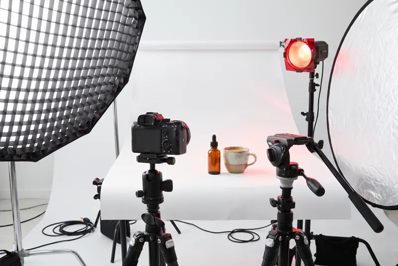 Sesión de fotografía de producto con luz controlada